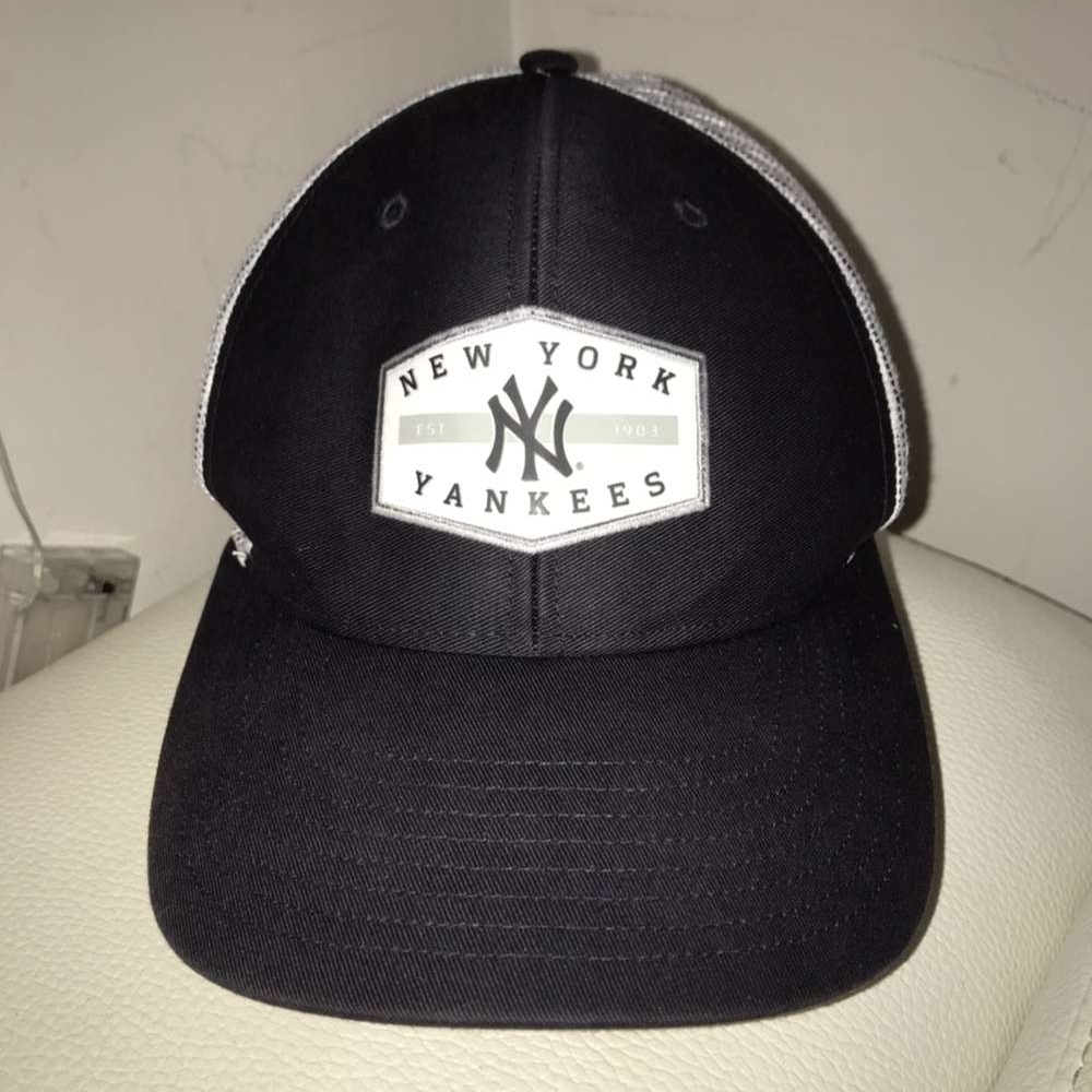 RARE Men's 47 Navy New York Yankees Convoy Trucker Snapback Hat
